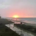 Apartment Steps From The Quiet Seaside Path *