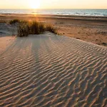 Steps From The Quiet Seaside Path Apartment *