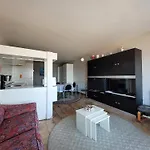 Apartment Steps From The Quiet Seaside Path