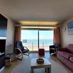 Steps From The Quiet Seaside Path Apartment *