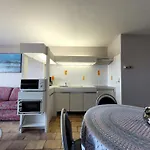 Steps From The Quiet Seaside Path Apartment *