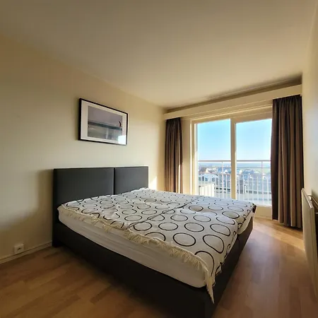 Apartment Steps From The Quiet Seaside Path